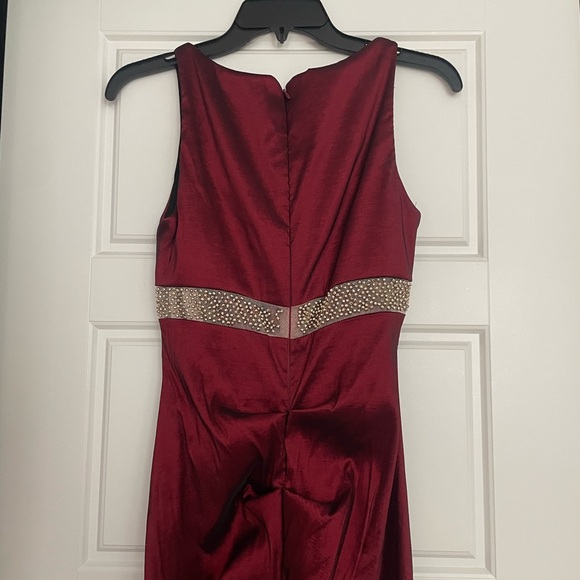 Long Maxi Burgundy Dress - Picture 4 of 4
